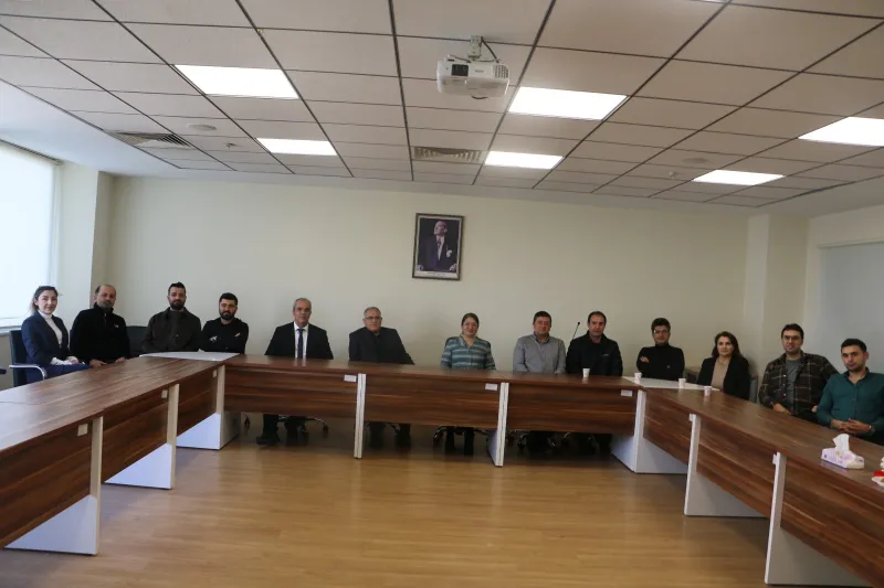 ŞUBE BAŞKANIMIZ İSLİM ARIKAN VE ŞUBE BAŞKAN YARDIMCIMIZ MEHMET MERKEPÇİ, GAZİANTEP İSLAM BİLİM VE TEKNOLOJİ ÜNİVERSİTESİ (GİBTÜ) REKTÖR YARDIMCISI PROF. DR. METİN BEDİR, REKTÖR YARDIMCISI PROF. DR. FERİDUN BİLGİN, GENEL SEKRETER MEHMET EMİN ARSLAN, M