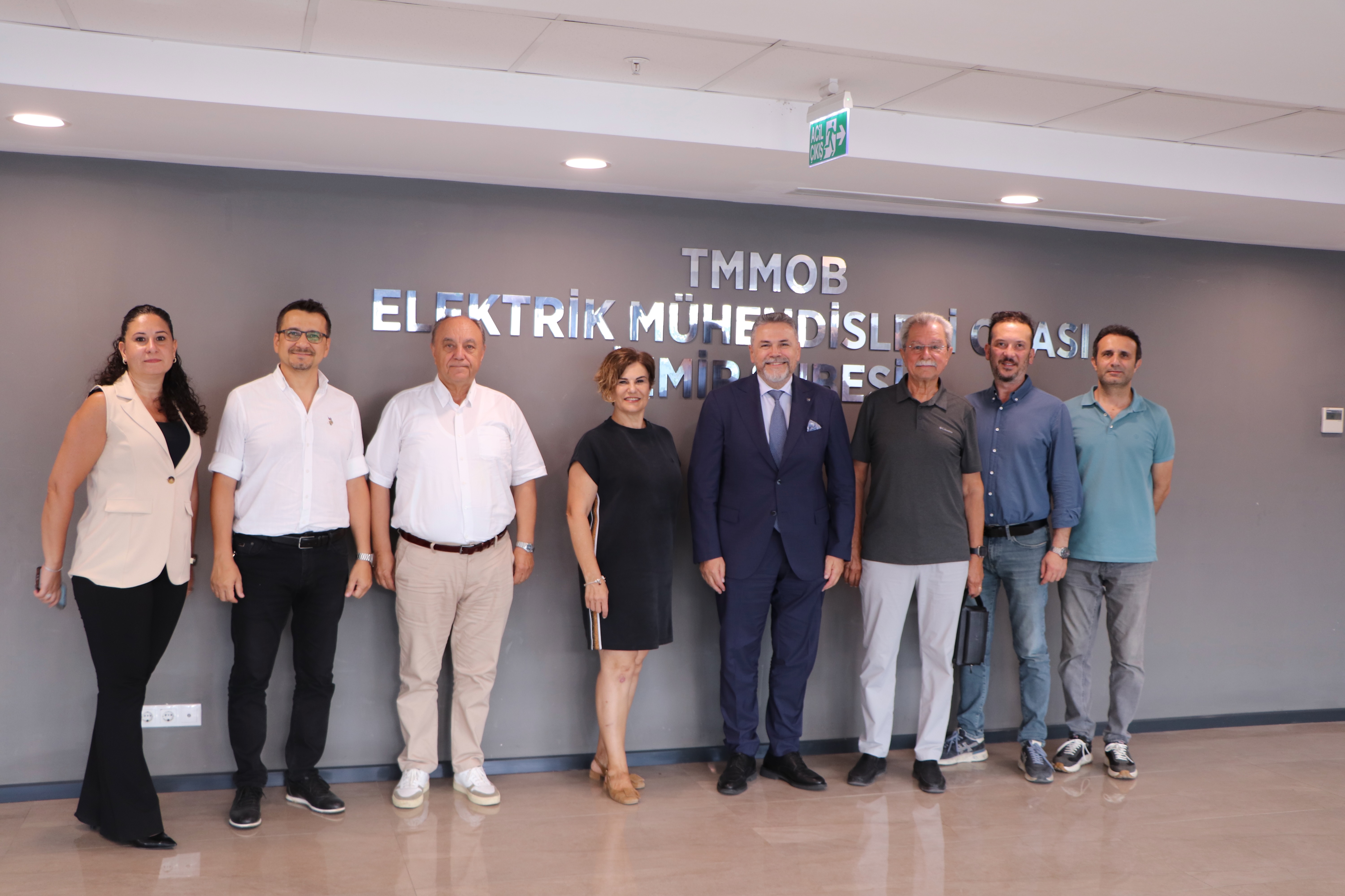 MUSTAFA KARABAĞLI EMO İZMİR ŞUBESİ’Nİ ZİYARET ETTİ
