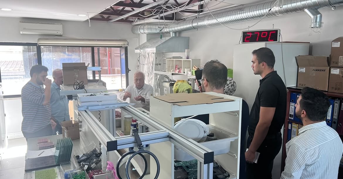 `TEORİDEN İŞ HAYATINA ELEKTRİK MÜHENDİSLİĞİNDE PRATİK VE SAHA UYGULAMALARI“ EĞİTİM DİZİSİNİN 10. ETKİNLİĞİ KARAÇİM ENDÜSTRİYEL ELEKTRONİK`TE GERÇEKLEŞTİRİLDİ