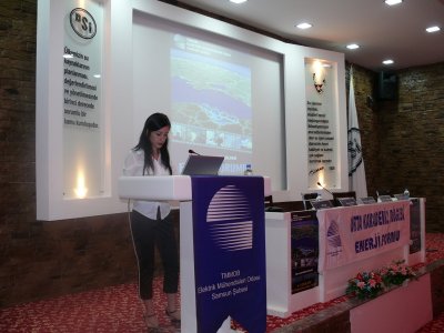 ORTA KARADENİZ BÖLGESİ ENERJİ FORUMU İKİNCİ GÜN SABAH "ENERJİ SORUNLARI TÜKETİCİYE YANSIMALARI VE ÇÖZÜM ÖNERİLERİ" İLE "MOBİL SANTRALLARIN SAMSUN SÜRECİ VE ÇEVREYE ETKİLERİ" BAŞLIKLI OTURUMLAR DÜZENLENDİ