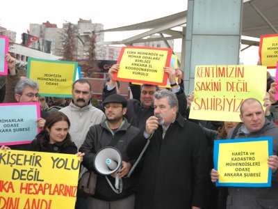 TMMOB ANKARA İKK ÜYELERİ TMMOB'YE SALDIRAN BELEDİYELERİ PROTESTO ETTİ