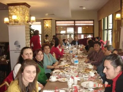 8 MART DÜNYA EMEKÇİ KADINLAR GÜNÜ