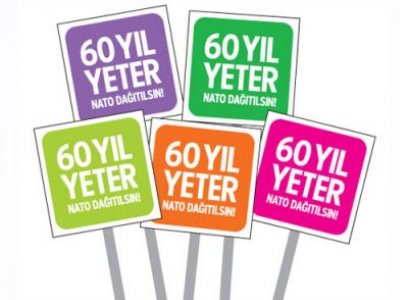 NATO KARŞITLARI KOLEJ KAVŞAĞI'NDAYDI