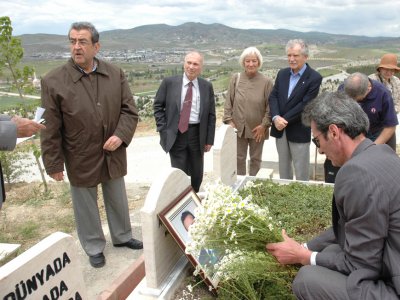 ATAMAN KINIŞ KABRİ BAŞINDA ANILDI