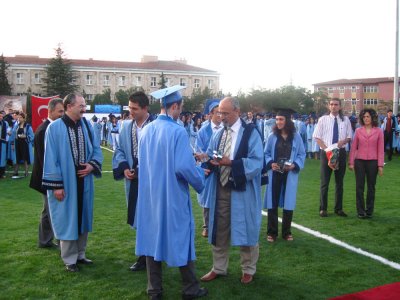 GAZİ ÜNİVERSİTESİ MÜHENDİSLİK FAKÜLTESİNDE MEZUNİYET SEVİNCİ
