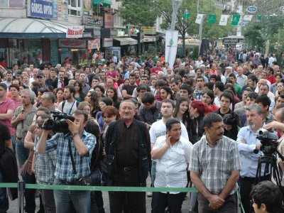 KÂZIM KOYUNCU İÇİN SAKARYA CADDESİNDE ANMA ETKİNLİĞİ DÜZENLENDİ