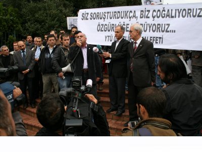 YTÜ ÖĞRENCİLERİ EĞİTİM HAKKININ ENGELLENMESİNİ PROTESTO ETTİLER