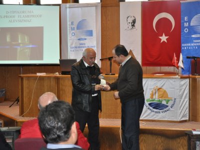 ÜYEMİZ MUSTAFA ALTUN’A 40 YIL PLAKETİ