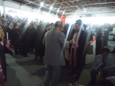 ERCİYES ÜNİVERSİTESİ MÜHENDİSLİK FAKÜLTESİ ELEKTRİK-ELEKTRONİK VE BİLGİSAYAR MÜHENDİSLİĞİ BÖLÜMLERİ’NDE MEZUNİYET SEVİNCİ
