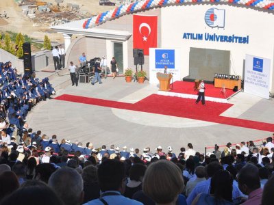 ATILIM ÜNİVERSİTESİ MÜHENDİSLİK FAKÜLTESİ`NDE MEZUNİYET SEVİNCİ YAŞANDI