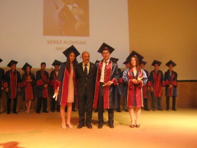 CUMHURİYET ÜNİVERSİTESİ ELEKTRİK-ELEKTRONİK MÜHENDİSLİĞİ BÖLÜMÜ’NDE MEZUNİYET SEVİNCİNE ORTAK OLDUK