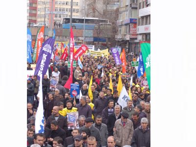 EMEKÇİLER  BİR GÜNLÜK GREVDE
