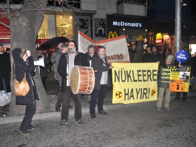 NKPDEN FUKUŞİMANIN YILDÖNÜMÜNDE KIZILAYDA EYLEM
