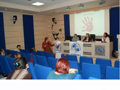 EĞİTİM VE ÇALIŞMA YAŞAMINDA KADIN KONULU KONFERANS DÜZENLENDİ