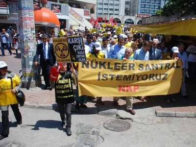 NÜKLEER SANTRALLERE KARŞI YÜRÜYÜŞ