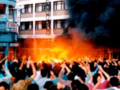 BASIN AÇIKLAMASI: 20 YIL ÖNCE SİVAS KATLİAMINI YAPAN GERİCİ VE FAŞİST ZİHNİYET BUGÜN DE ULUDEREDE, TAKSİMDE, LİCEDE İŞBAŞINDA UNUTMADIK, UNUTMAYACAĞIZ, UNUTTURMAYACAĞIZ