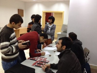 SAKARYA ÜNİVERSİTESİ` NDE EMO GENÇ KAYIT STANDI AÇILDI