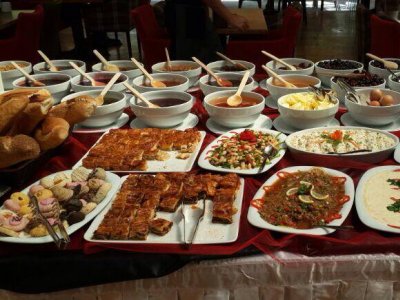 ÜYELERİMİZLE SABAH KAHVALTISINDA BİRARAYA GELİYORUZ