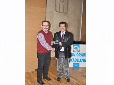 MESLEKTE 25.,40., 50. VE 60. YILINI DOLDURAN ÜYELERİMİZE PLAKET VE BELGELERİ VERİLDİ