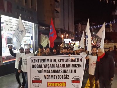 TMMOB YASA TASARISINA KARŞI BASIN AÇIKLAMASI VE MEŞALELİ YÜRÜYÜŞ DÜZENLENDİ