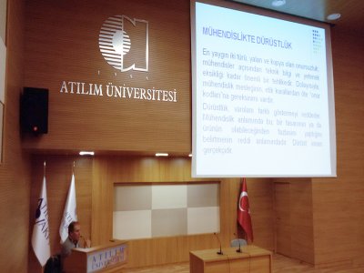 ATILIM ÜNİVERSİTESİ MÜHENDİSLİK FAKÜLTESİ ELEKTRİK ELEKTRONİK MÜHENDİSLİĞİ ÖĞRENCİLERİNE YÖNELİK MÜHENDİSLİK VE ETİK SEMİNERİ DÜZENLENDİ