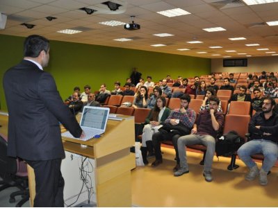 KOCAELİ ÜNİVERSİTESİ` NDE MESLEKİ DENEYİM AKTARIMI KONULU SÖYLEŞİ PROGRAMI DÜZENLENDİ