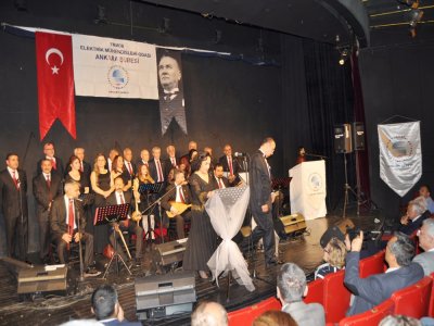 EMO ANKARA ŞUBESİ TÜRK HALK MÜZİĞİ KOROSU YAZ KONSERİ DÜZENLENDİ