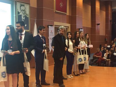 BAŞKENT ÜNİVERSİTESİ MÜHENDİSLİK FAKÜLTESİ ELEKTRİK-ELEKTRONİK VE BİYOMEDİKAL MÜHENDİSLİĞİ BÖLÜMÜNDE MEZUNİYET SEVİNCİ