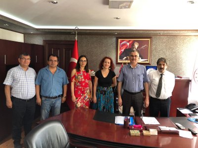 ŞUBEMİZ YÖNETİM KURULU, ÇEVRE VE ŞEHİRCİLİK BAKANLIĞI ADANA İL MÜDÜRÜ HASAN METİN`İ ZİYARET ETMİŞTİR.