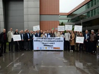 TTB`NİN YANINDAYIZ. YAŞAMI VE BARIŞI SAVUNMAK SUÇ DEĞİLDİR!
