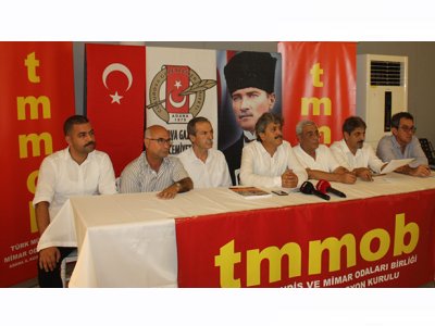 ADANANIN KENT İÇİ TRAFİK SORUNLARI İLE İLGİLİ BASIN AÇIKLAMASINA KATILDIK.