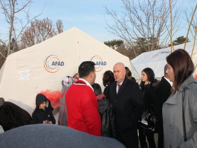 TOPLANAN YARDIMLAR ELAZIĞDAKİ DEPREMZEDELERE ULAŞTIRILDI
