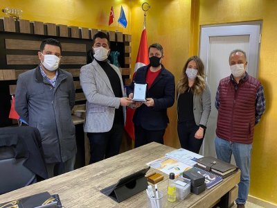 YENİ İŞ YERİ AÇAN ÜYELERİMİZİ YÖNETİM  KURULU OLARAK ZİYARET ETTİK.