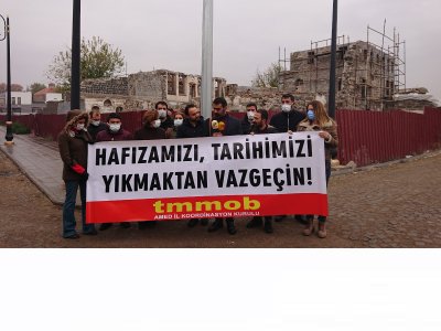 TMMOB DİYARBAKIR İL KOORDİNASYON KURULU`NDAN SURİÇİ KENTSEL SİT ALANINDA YAPILAN RESTORASYON ÇALIŞMALARINA YÖNELİK BASIN AÇIKLAMASI DÜZENLENDİ.