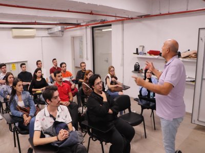 YAŞAR ÜNİVERSİTESİ ÖĞRENCİLERİNE YÜKSEK GERİLİM LABORATUVARINDA UYGULAMALI EĞİTİM