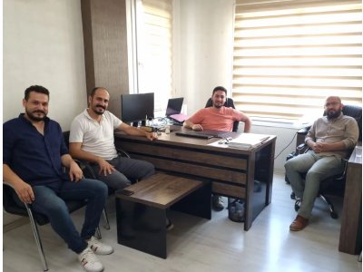 EMO MERSİN ŞUBE YÖNETİM KURULU, DENETLEME KURULU VE TARSUS İLÇE TEMSİLCİLİĞİ TEMSİLCİLERİ OLARAK TARSUS`TA SMM OLARAK ÇALIŞAN ÜYEMİZ SN. SEFA ELCAN`A ZİYARETTE BULUNDUK