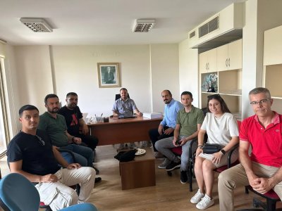 MERSİN ÜNİVERSİTESİ ELEKTRİK ELEKTRONİK MÜHENDİSLİĞİ BÖLÜM BAŞKANI PROF. DR. HÜSEYİN ERİŞTİ HOCAMIZI EMO MERSİN ŞUBE YÖNETİM KURULU OLARAK ZİYARET ETTİK VE YENİ GÖREVİNDE BAŞARILAR DİLEDİK