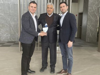 ÜYEMİZE MESLEKTE 50. YIL PLAKETİ VERİLDİ