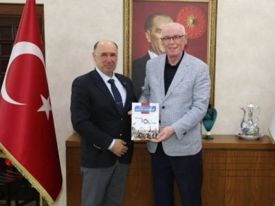 ŞUBE YÖNEYİM KURULUMUZ,ESKİŞEHİR ODUNPAZARI BELEDİYE BAŞKANI AV.KAZIM KURTU VE BAŞKAN YARDIMCISI EMRE GENÇ`İ MAKAMLARINDA ZİYARET ETTİ