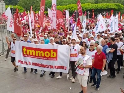 İŞÇİNİN VE EMEĞİN BAYRAMI 1 MAYIS`I  KUTLADIK