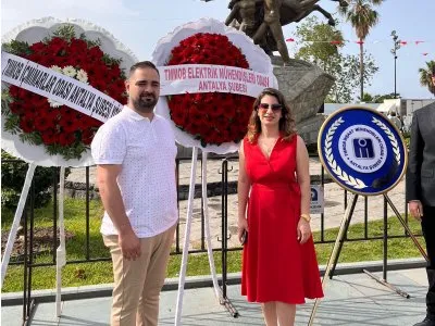 19 MAYIS ATATÜRK`Ü ANMA GENÇLİK VE SPOR BAYRAMI ÇELENK SUNMA TÖRENİNE KATILIM SAĞLANDI