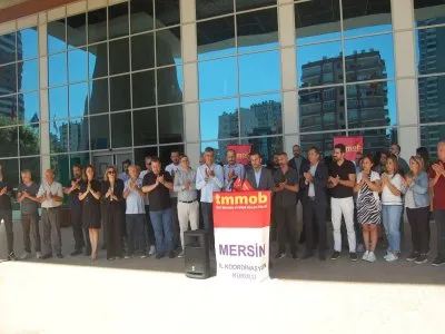 TMMOB MERSİN İL KOORDİNASYON KURULU OLARAK, 18-22 EKİM MÜHENDİSLİK MİMARLIK HAFTASINDA MİMARLAR ODASI MERSİN ŞUBE BİNASI ÖNÜNDE DÜZENLENEN BASIN AÇIKLAMASINDA YERİMİZİ ALDIK.