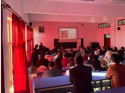 DUMLUPINAR ÜNİVERSİTESİNDE PROF.DR. MEHMET KESİM TARAFINDAN HAYAL GÜCÜ, YARATICILIK VE ALGI KONUSUNDA BİLGİ AĞACI SEMİNERİ GERÇEKLEŞTİRİLDİ