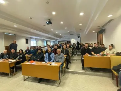 GÜNEŞ ENERJİ SANTRALLERİNDE TOPRAKLAMA TESİSATI EĞİTİMİ DÜZENLENDİ